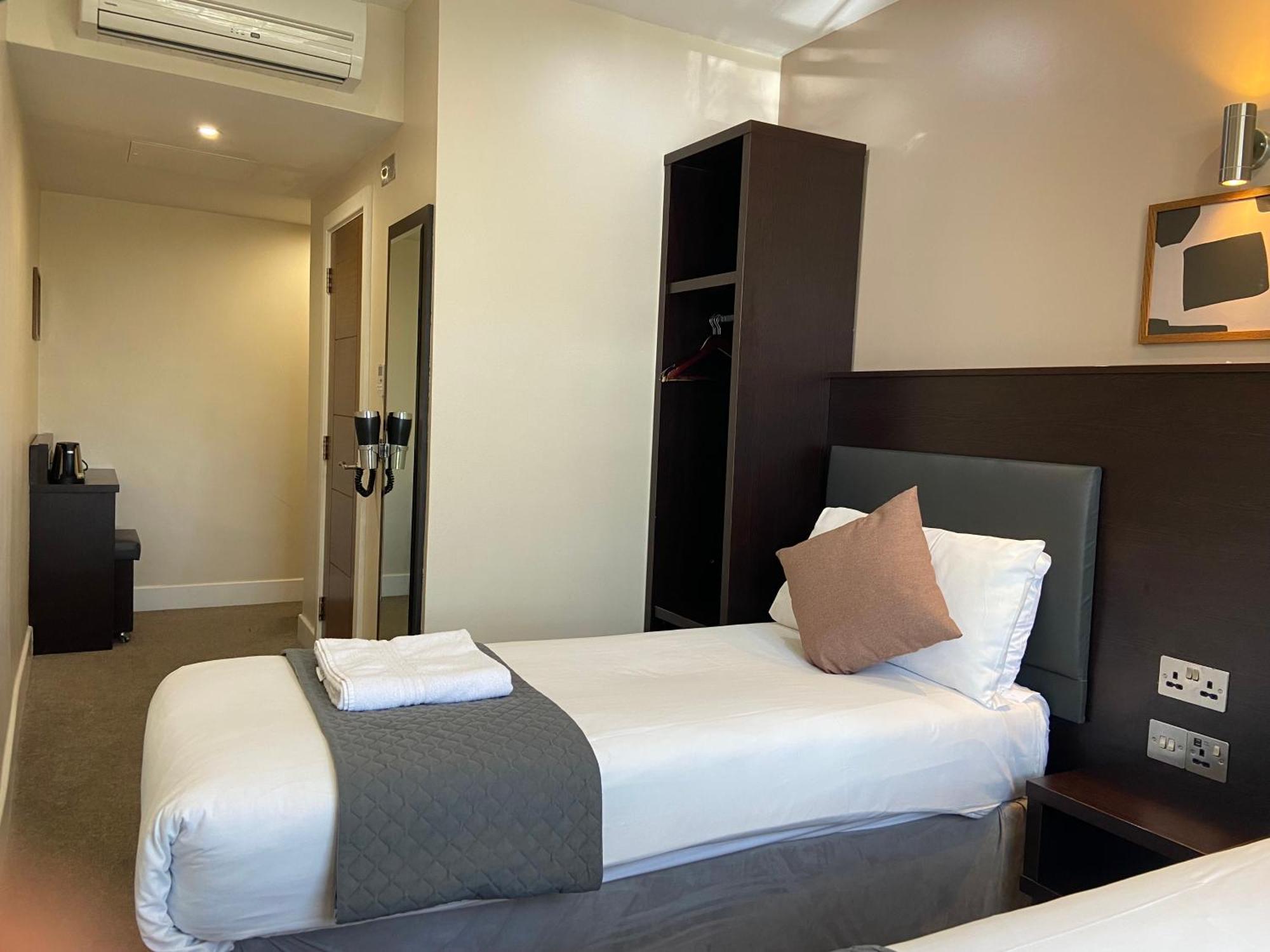 Trebovir Hotel Лондон Екстериор снимка