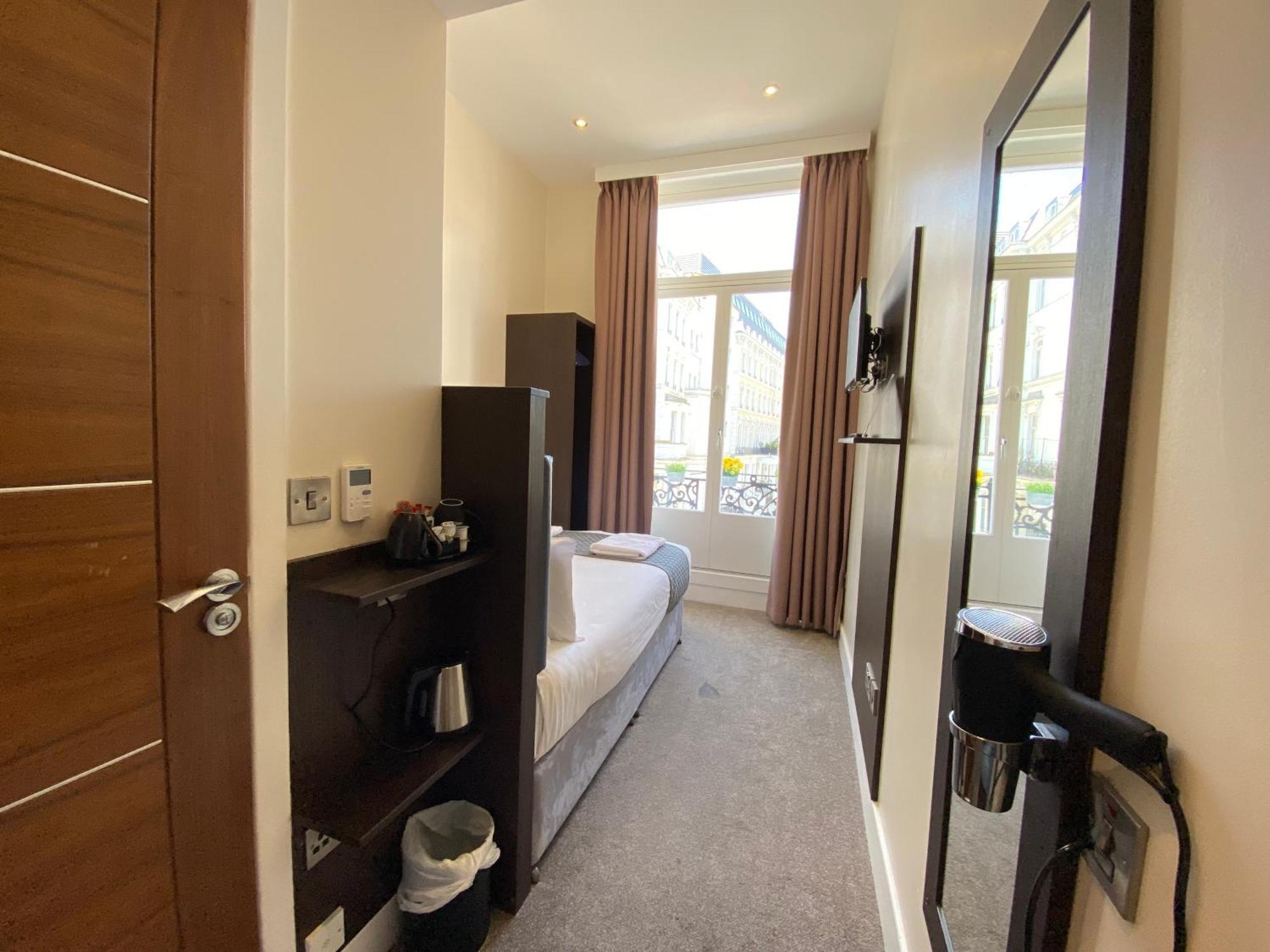 Trebovir Hotel Лондон Екстериор снимка